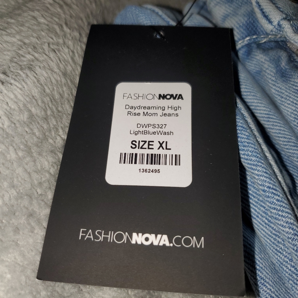 FASHIONNOVA light blue wash, high rise mom jeans XL